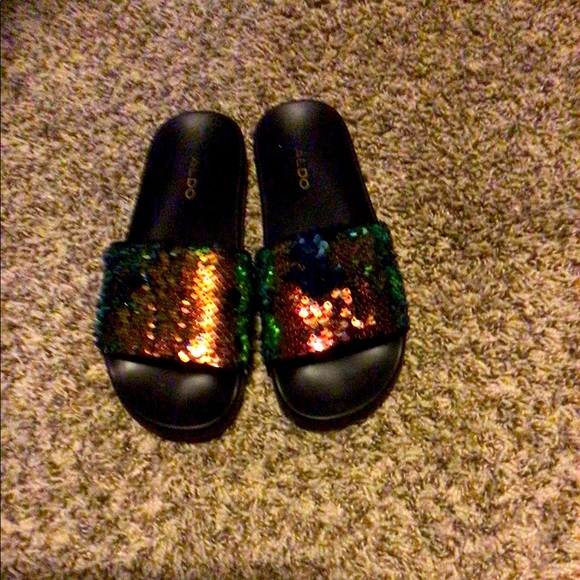 Aldo slide - Picture 1 of 2